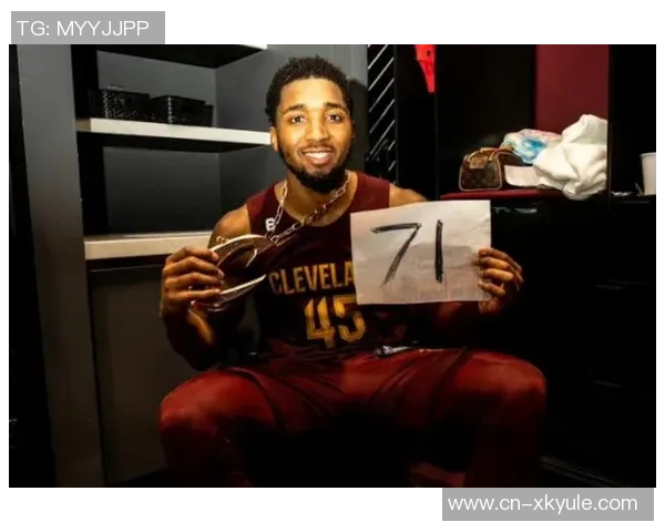 米切尔半场表现亮眼12投7中斩获17分6篮板2助攻且零失误正负值高达19 米切尔半场表现亮眼12投7中斩获17分6篮板2助攻且零失误正负值高达19