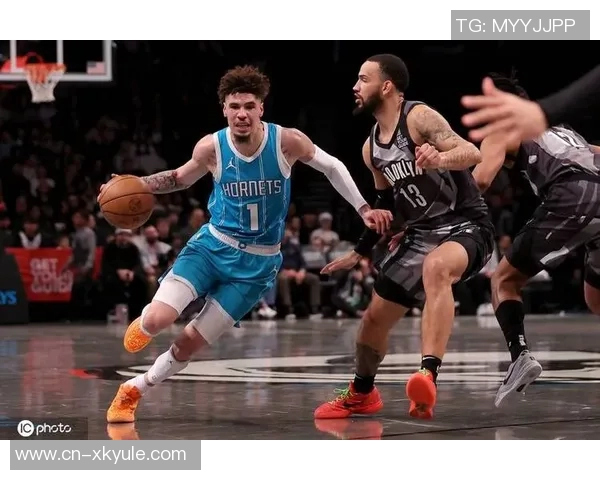 克拉克斯顿高效表现全队依赖他12投8中轻松砍下17分4篮板2助攻 克拉克斯顿高效表现全队依赖他12投8中轻松砍下17分4篮板2助攻