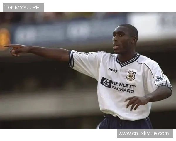 枪手球迷用坎贝尔Tifo嘲讽热刺展现死敌情结 枪手球迷用坎贝尔Tifo嘲讽热刺展现死敌情结