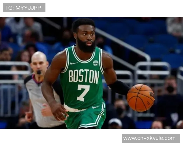 杰伦布朗首节火力全开独得16分但球队仍落后11分苦苦追赶