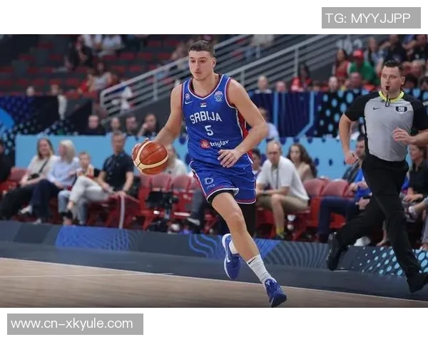 约维奇半场表现亮眼6投3中罚球全中贡献10分外加3篮板2助攻1盖帽