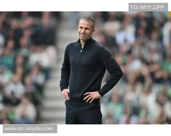 范佩西坚决不辞职回应球队落后埃因霍温17分管理层态度需进一步沟通